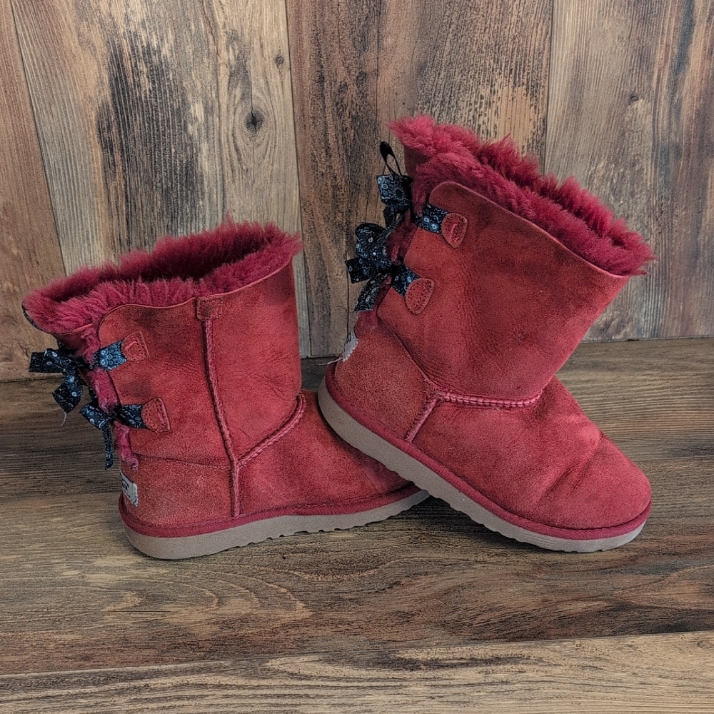 UGG Bailey Bow II Youth Fur-Lined Boots with Bows 6                     M529
